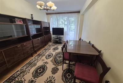 Apartament cu 3 camere decomandat în Aeroport