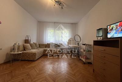 Apartament cu 3 camere decomandat, mobilat în Soarelui