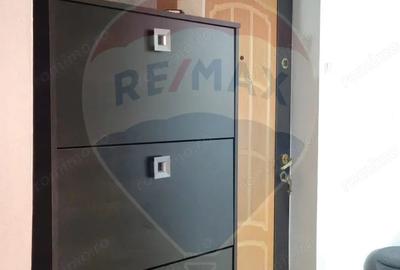 Apartament cu 3 camere semidecomandat în Sud