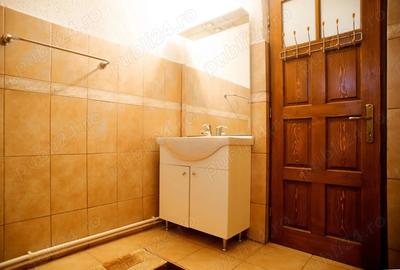 Casă cu Teren 1366 Mp în Central