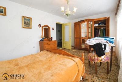 Casă cu Teren 2674 Mp în Poiana Teiului