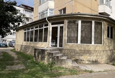 Apartament cu 3 camere decomandat în Milcov