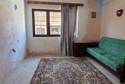 Casă individuală cu 4 camere cu Teren 1800 Mp în Central