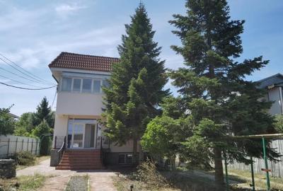 Casă cu 4 camere cu Teren 1438 Mp în Vărsătura