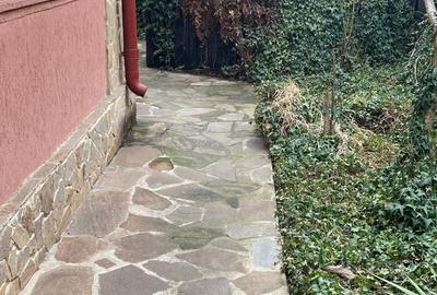 Casă cu 2 camere cu Teren 100 Mp în Central - 1
