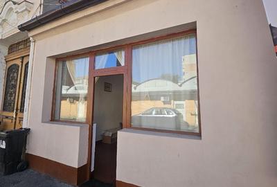 Spațiu comercial, de 50 mp, în Decebal - 1