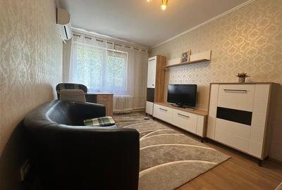 Apartament cu 2 camere semidecomandat în Podu Roș