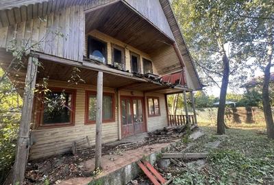 Casă cu 4 camere cu Teren 500 Mp în Păun