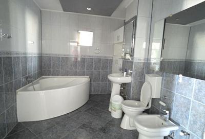 Apartament cu 2 camere decomandat în Școlilor