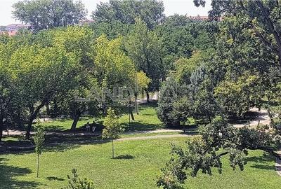 Apartament cu 3 camere decomandat în Soarelui