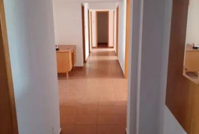 Apartament cu 4 camere decomandat în Unirii