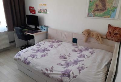 Apartament cu 3 camere decomandat în Popa Șapcă