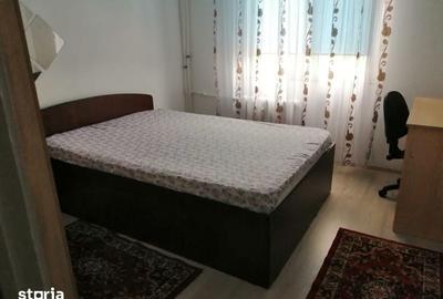 Apartament cu 3 camere decomandat în Berceni