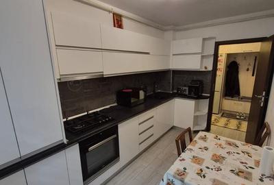 Apartament cu 2 camere decomandat în Metalurgiei