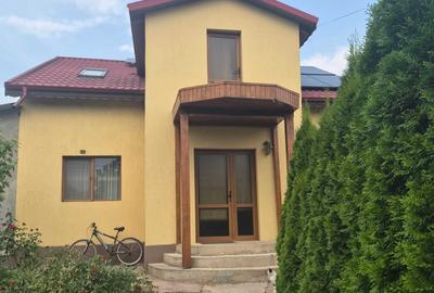 Casă cu 4 camere în Șendreni