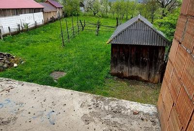 Casă cu 4 camere cu Teren 1600 Mp în Mara