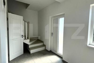 Casă cu 4 camere cu Teren 200 Mp în Central - 11