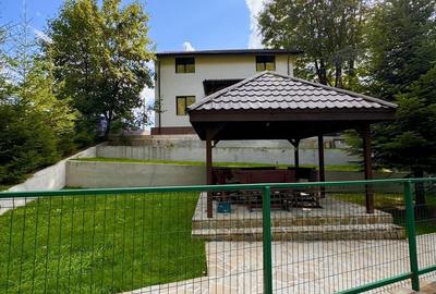 Casă cu 7 camere cu Teren 526 Mp în Măneciu