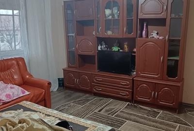 Apartament cu 2 camere decomandat în Cet