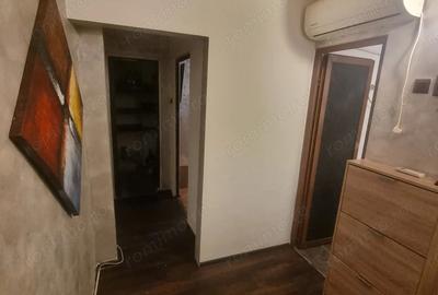 Apartament cu 2 camere decomandat în CET - 6