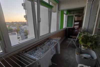 Apartament cu 3 camere semidecomandat în Titulescu