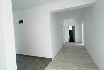 Casă cu 4 camere cu Teren 510 Mp în Balotești - 2