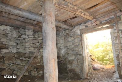 Casă cu 2 camere cu Teren 750 Mp în Brateș