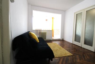 Apartament cu 4 camere semidecomandat, mobilat în Central - 1