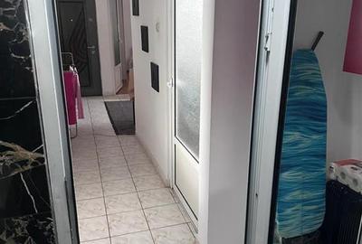 Apartament cu 3 camere decomandat în Baza 3 - 4