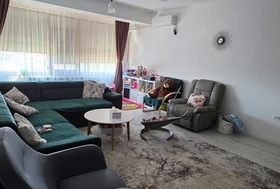 Apartament cu 3 camere semidecomandat în Central