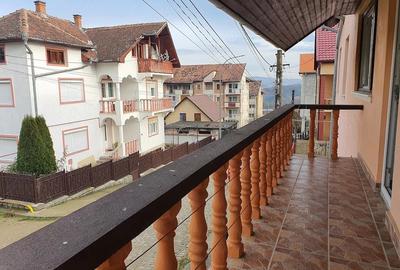 Casă cu 6 camere cu Teren 383 Mp în Central