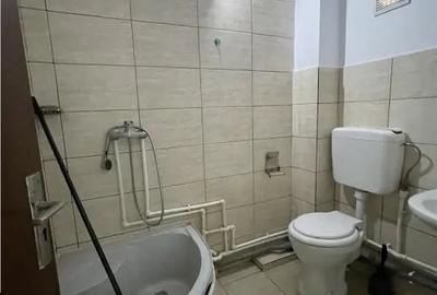 Casă cu 10 camere cu Teren 300 Mp în Dallas