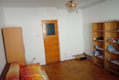 Garsonieră decomandată în Uzina 2 - 6