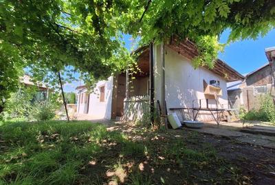 Casă cu 4 camere în Vânători