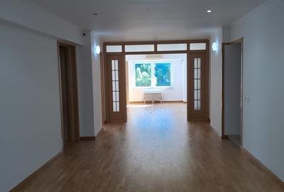 Apartament cu 4 camere semidecomandat în Unirii