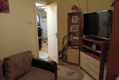 Apartament cu 3 camere semidecomandat în Rovinari - 8