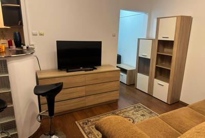 Apartament cu 2 camere semidecomandat în Dâmbu Pietros