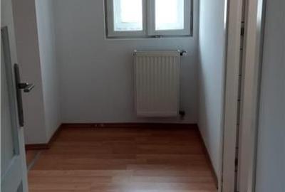 Casă individuală cu 6 camere cu Canalizare în Titulescu - 12