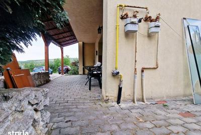 Casă cu 4 camere cu Teren 180 Mp în Borhanci