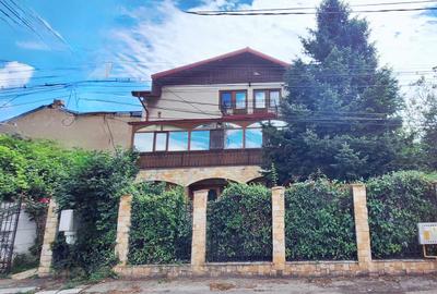Casă cu 4 camere în Ultracentral
