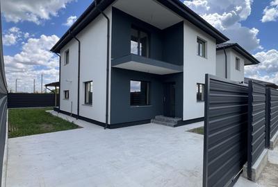 Casă cu 4 camere în Geamăna