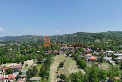 Teren de 2010 mp, în Beceni