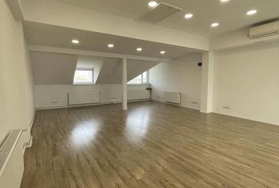 Spațiu comercial, de 65 mp, în Central - 3