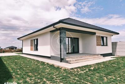 Casă cu 4 camere decomandat cu Teren 553 Mp în Sântandrei