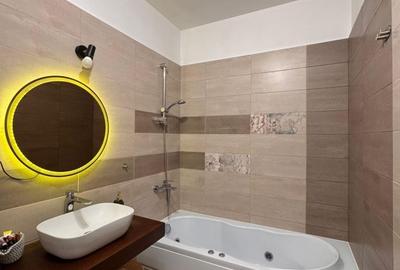 Apartament cu 3 camere decomandat în 13 Decembrie