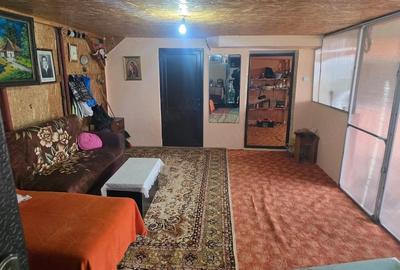 Casă cu 2 camere cu Teren 1000 Mp în Central