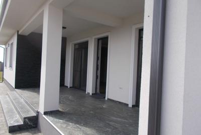 Casă individuală cu 4 camere cu Teren 742 Mp în Moșnița Nouă - 1