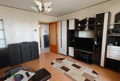 Apartament cu 2 camere decomandat în Titan
