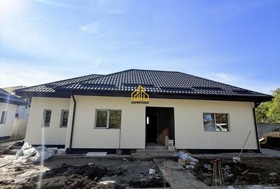 Casă cu 3 camere semidecomandat cu Teren 295 Mp în Clinceni