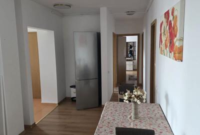 Apartament cu 4 camere semidecomandat în Central